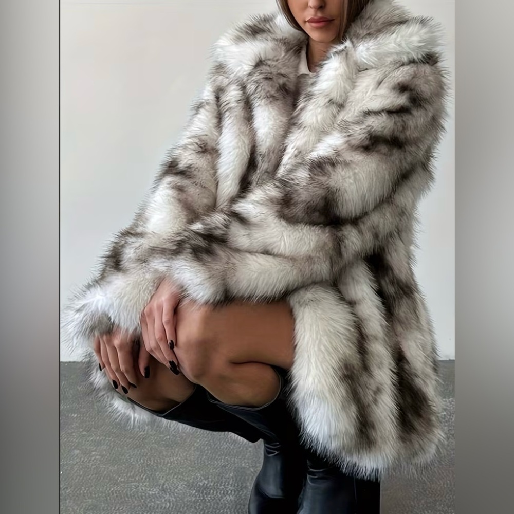 Elegant Faux Fur Coat in Gray and White - Picture 2 of 15